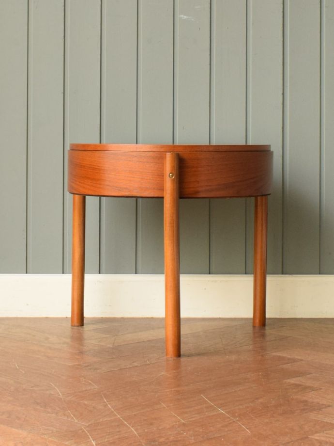 英国ビンテージのソーイングボックス、北欧スタイルのオシャレなサイド