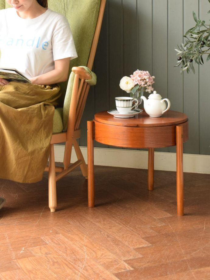 英国ビンテージのソーイングボックス、北欧スタイルのオシャレなサイド