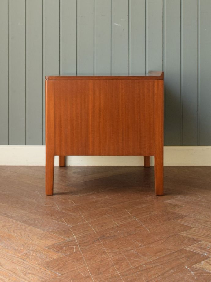 チェストの側面