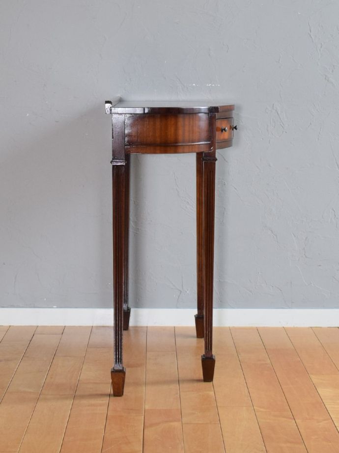 コンソールテーブルの側面