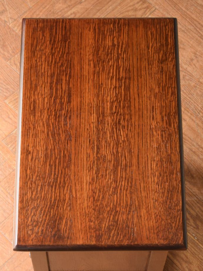 サイドボードの天板