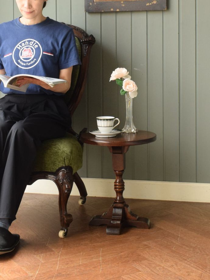 アンティークのワインテーブル