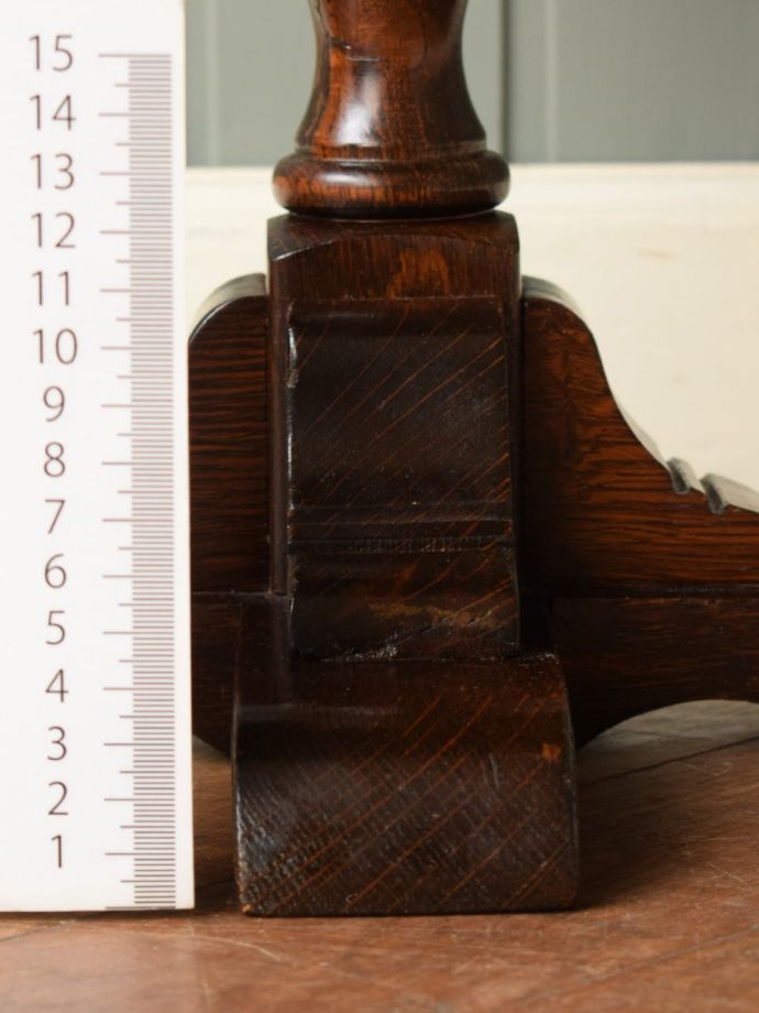 アンティークテーブルの脚