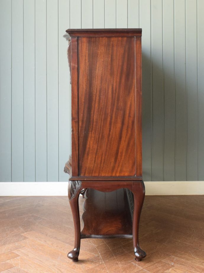 キャビネットの側面