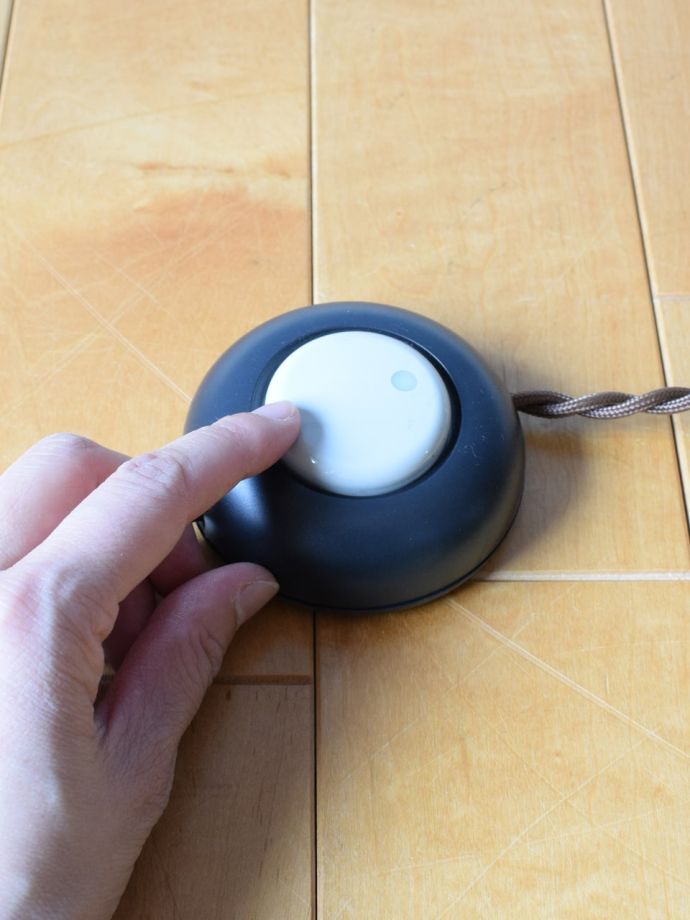 フロアランプのスイッチ