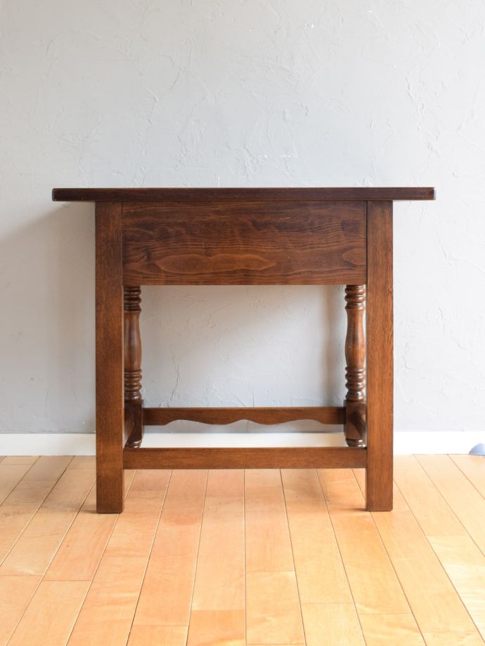 コンソールテーブルの後ろ姿