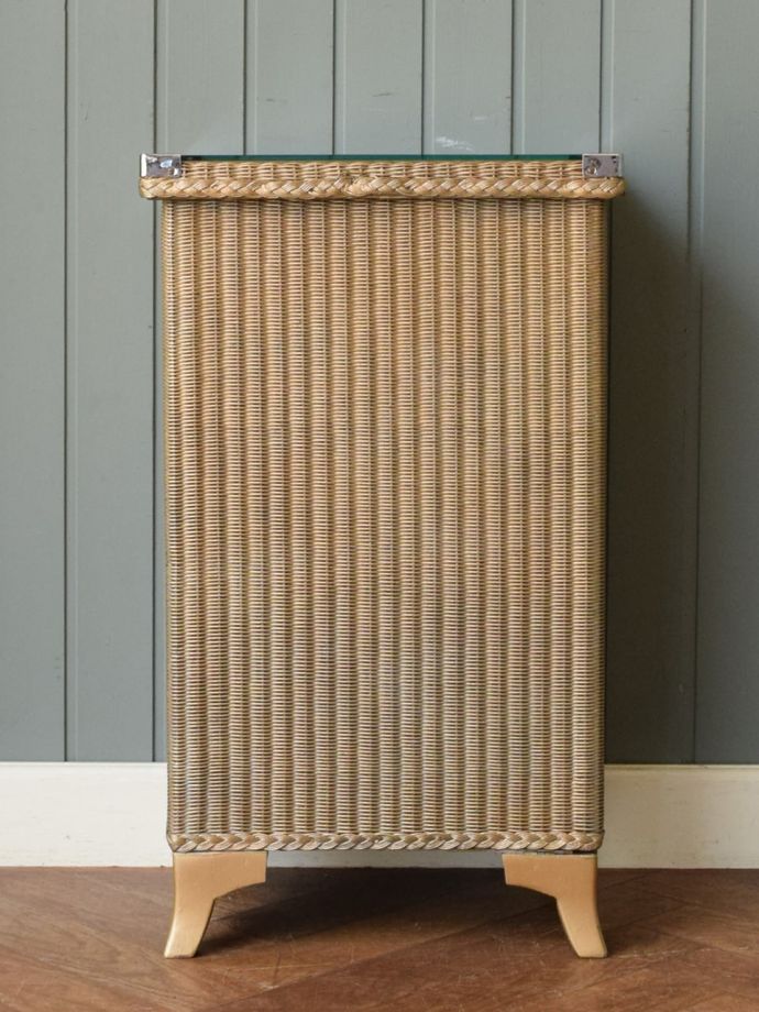 アンティークロイドルームボックスの後ろ姿