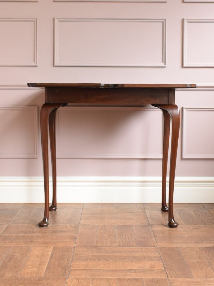 コンソールテーブルの後ろ姿