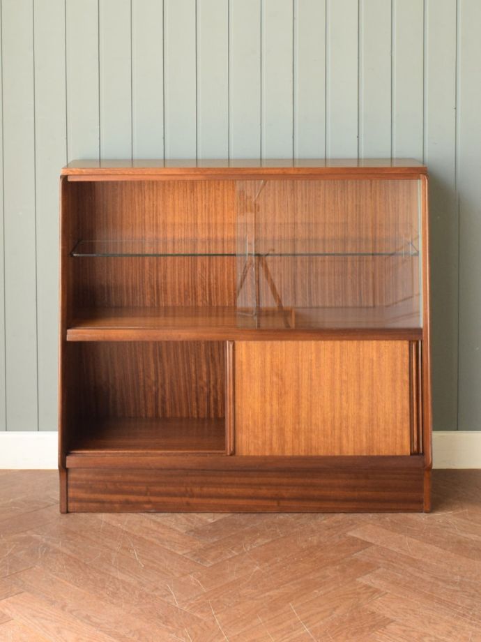 G-planキャビネットの扉の中