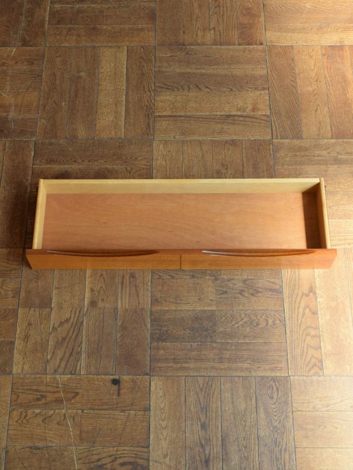 ビンテージサイドボードの引き出し