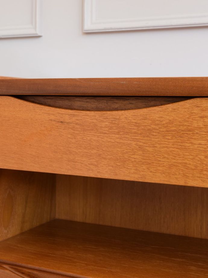 ビンテージ家具の木目