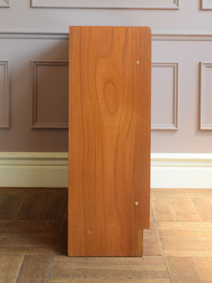 ビンテージ家具の側面