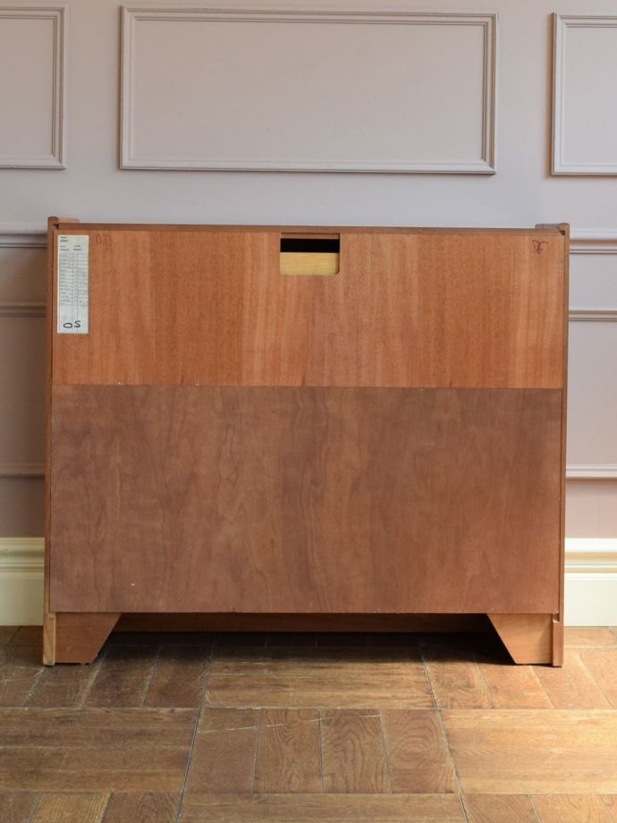 北欧スタイルの家具の後ろ姿