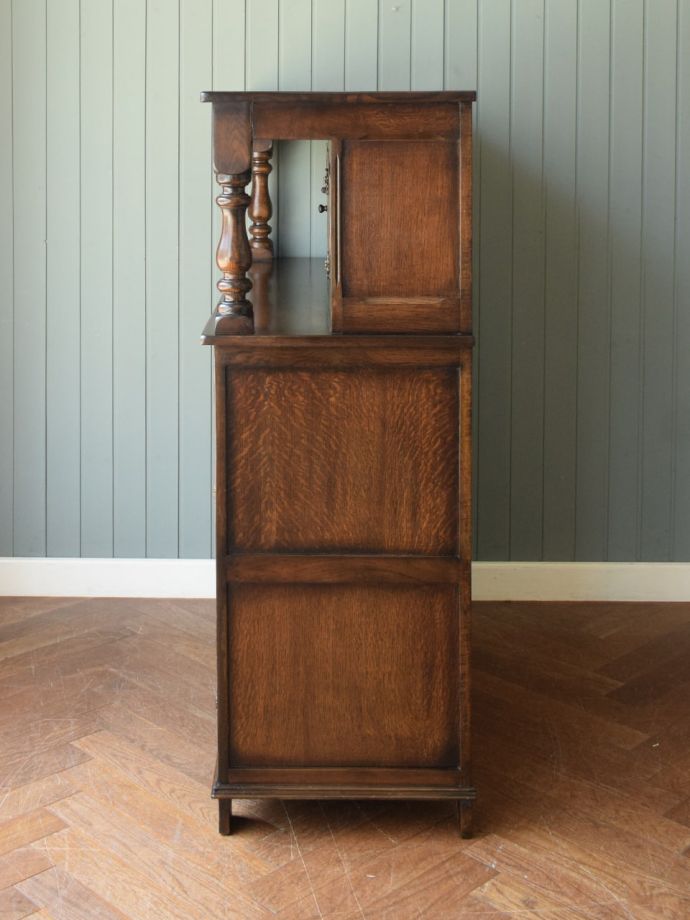 サイドボードの側面