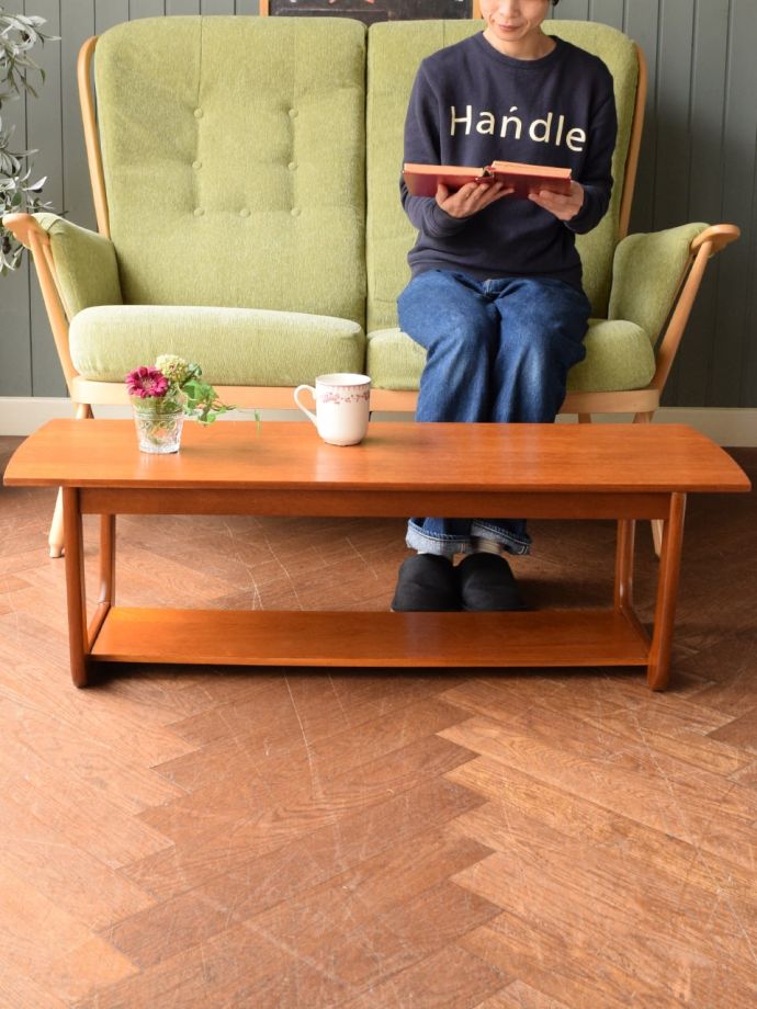 北欧スタイルのビンテージテーブル