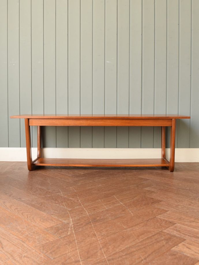 ビンテージテーブルの側面