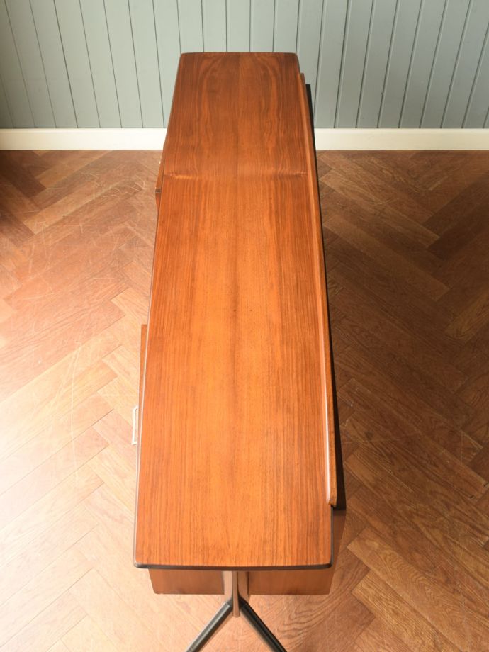 サイドボードの天板