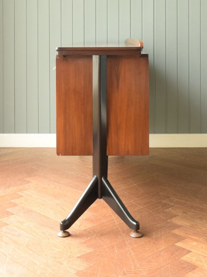 サイドボードの側面