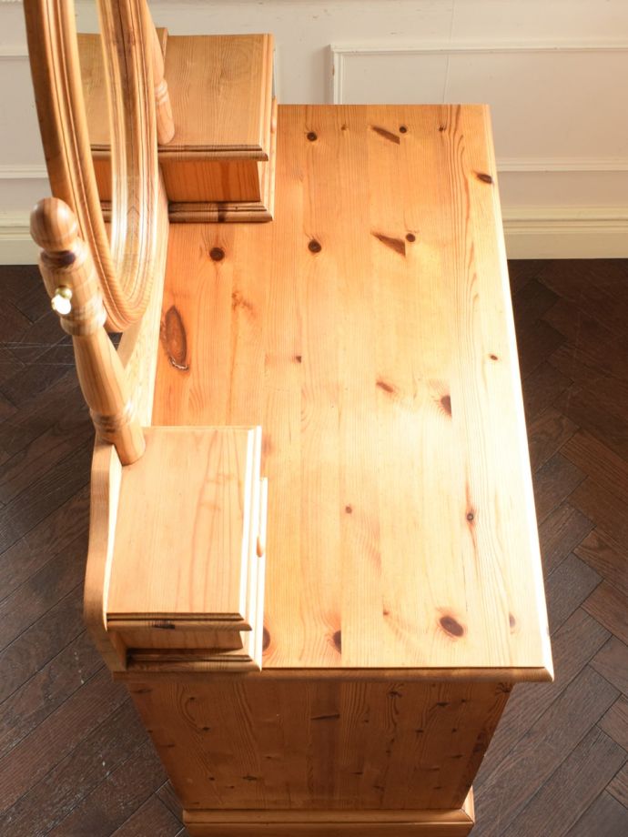 アンティークドレッサーの天板