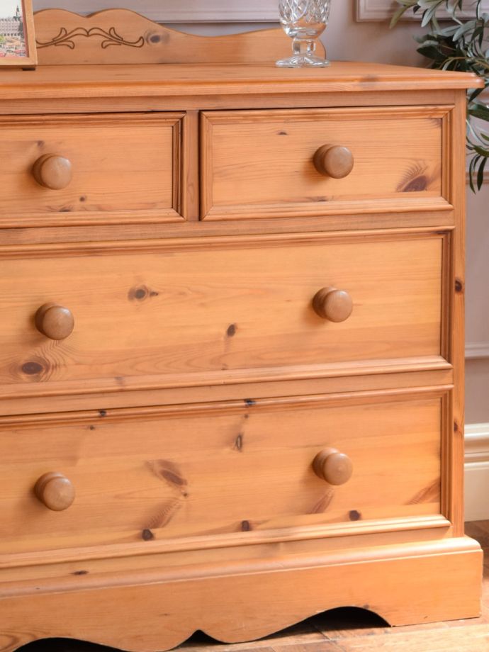 オールドパイン材の木目