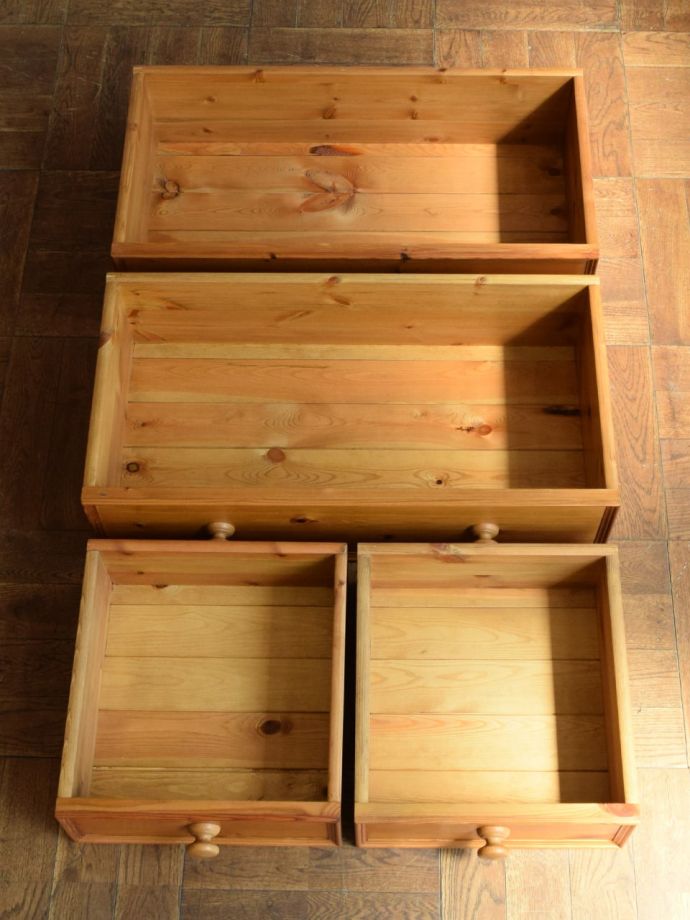 チェストの引き出しの中