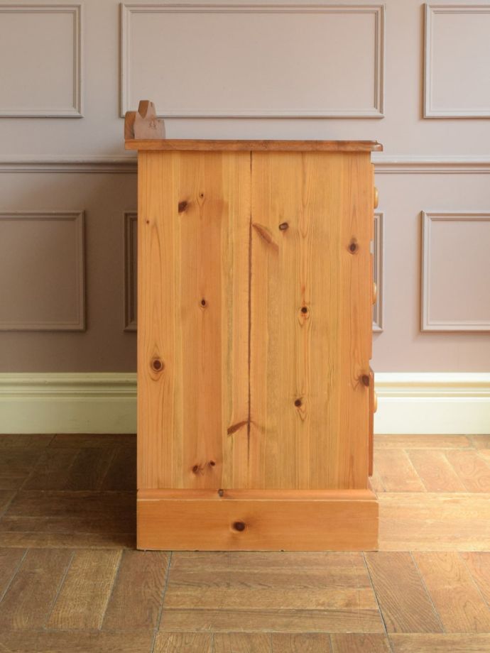 チェストの側面