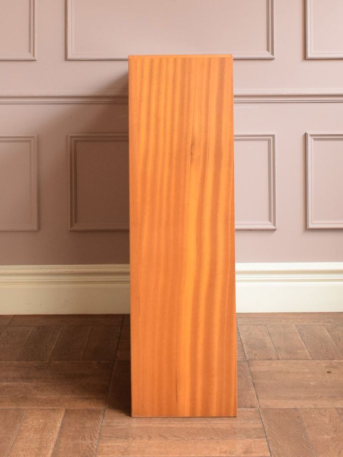 ビンテージキャビネットの側面