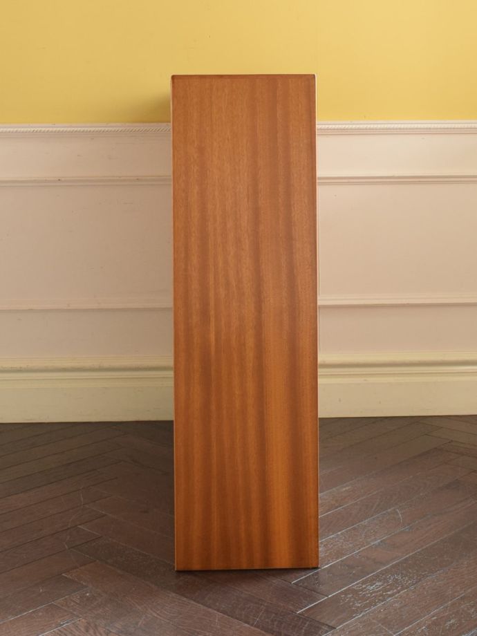 ビンテージキャビネットの側面