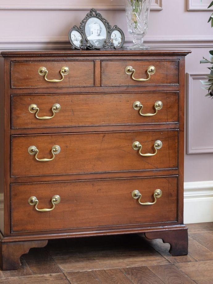 アンティークチェストの美しい木目