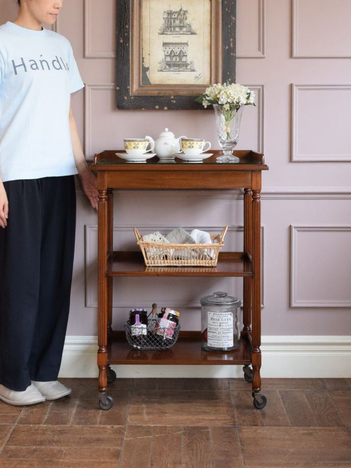 英国アンティークのワゴン