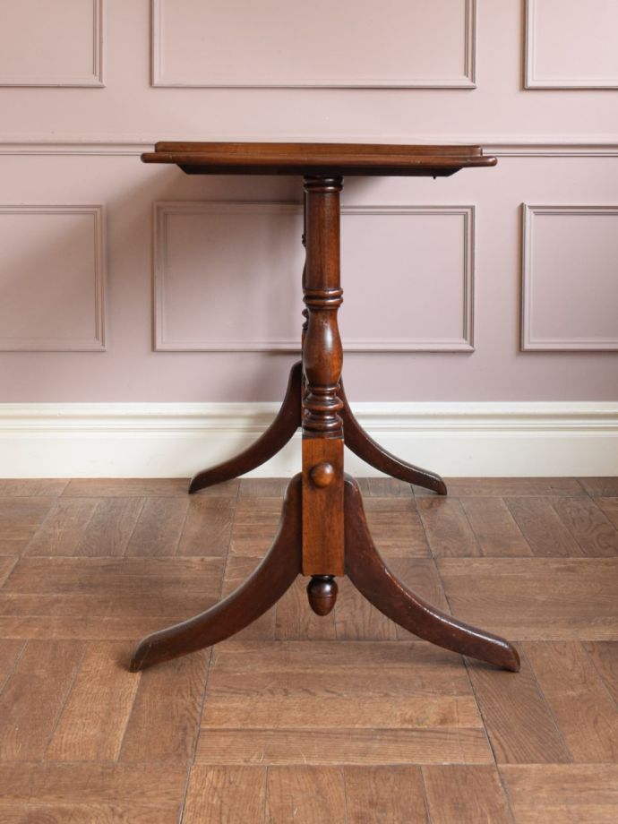 サイドテーブルの側面