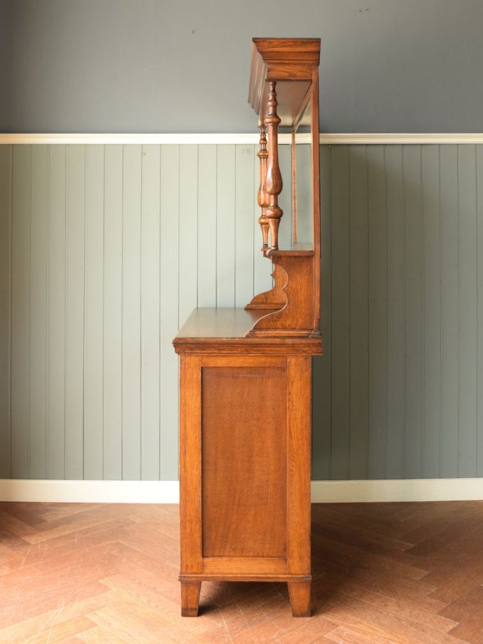 サイドボードの側面