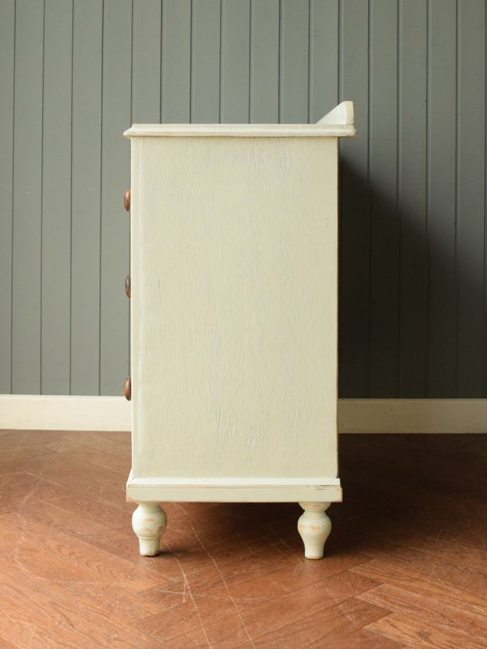 チェストの側面