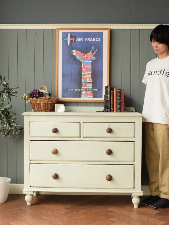 英国アンティークのチェスト