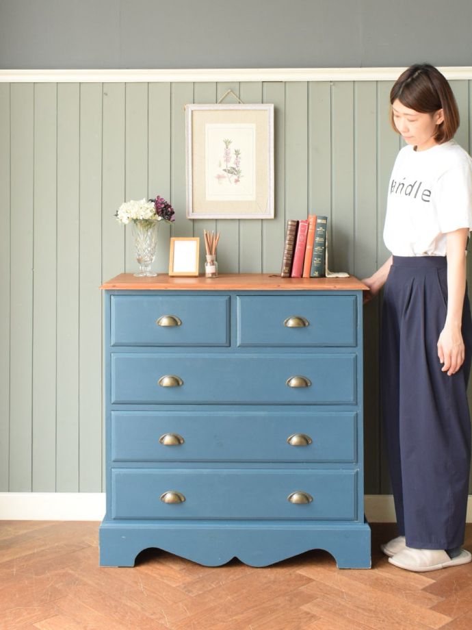 イギリスから届いた可愛いアンティークチェスト、アンティークブルーの