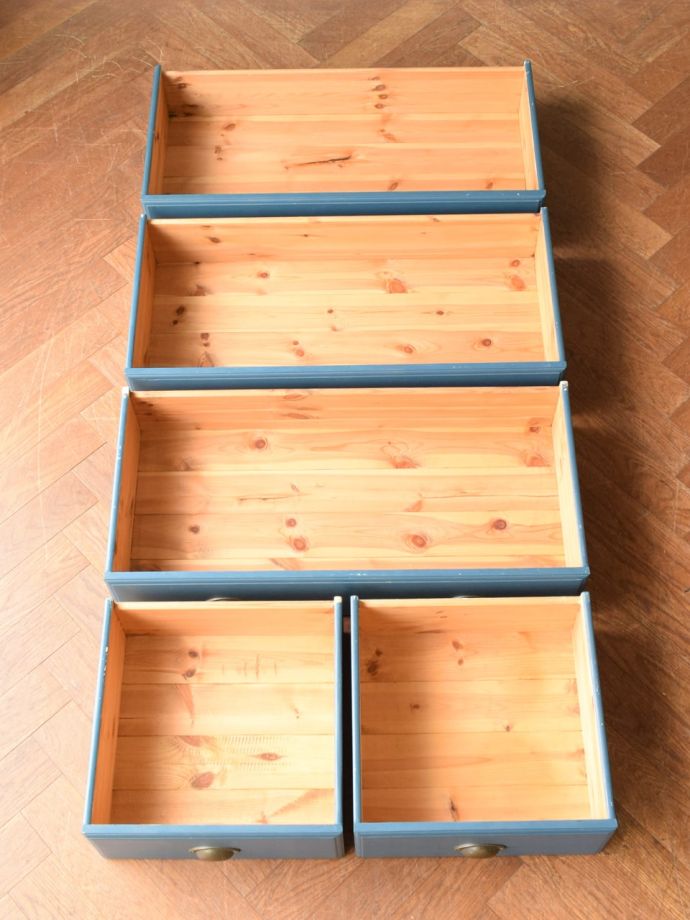 チェストの引き出しの中