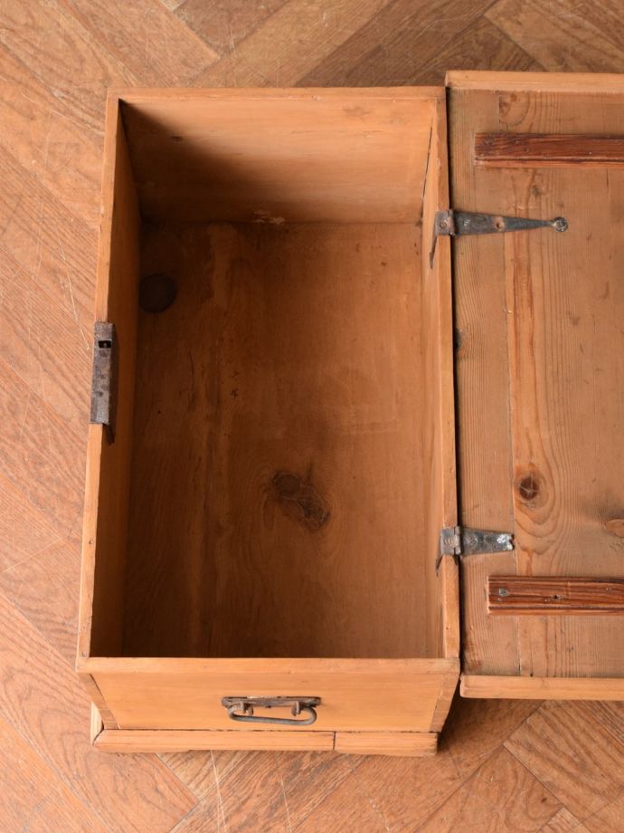 ブランケットボックスの中