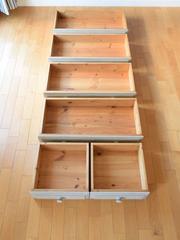 チェストの引き出しの中