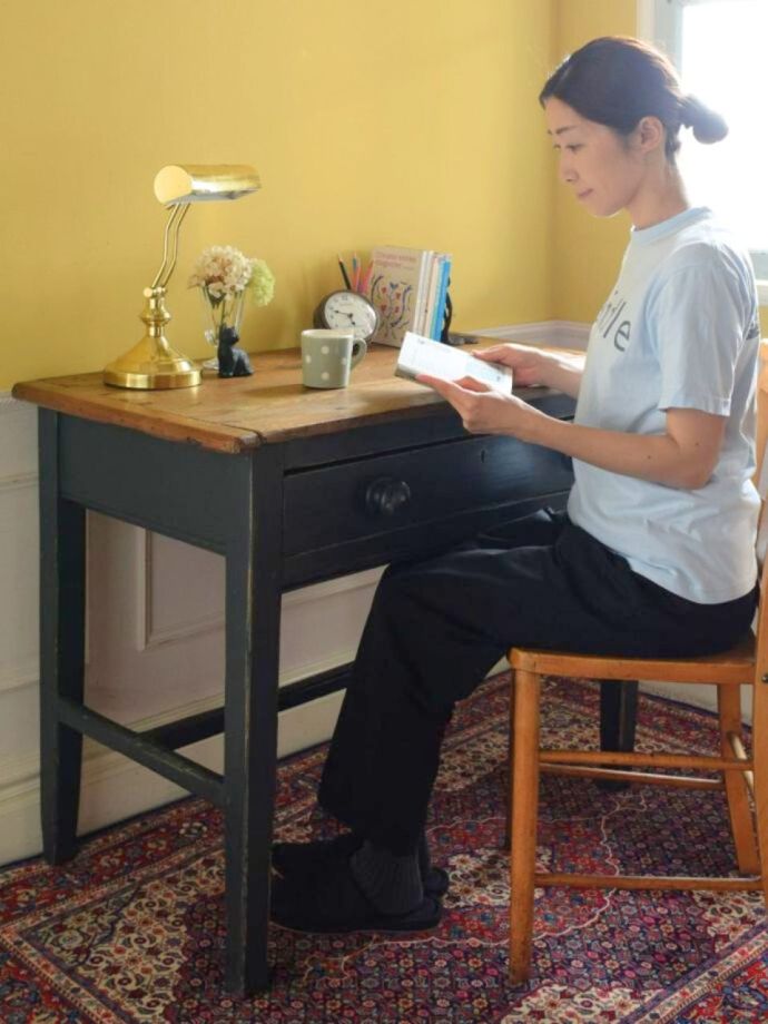 アンティークのテーブル