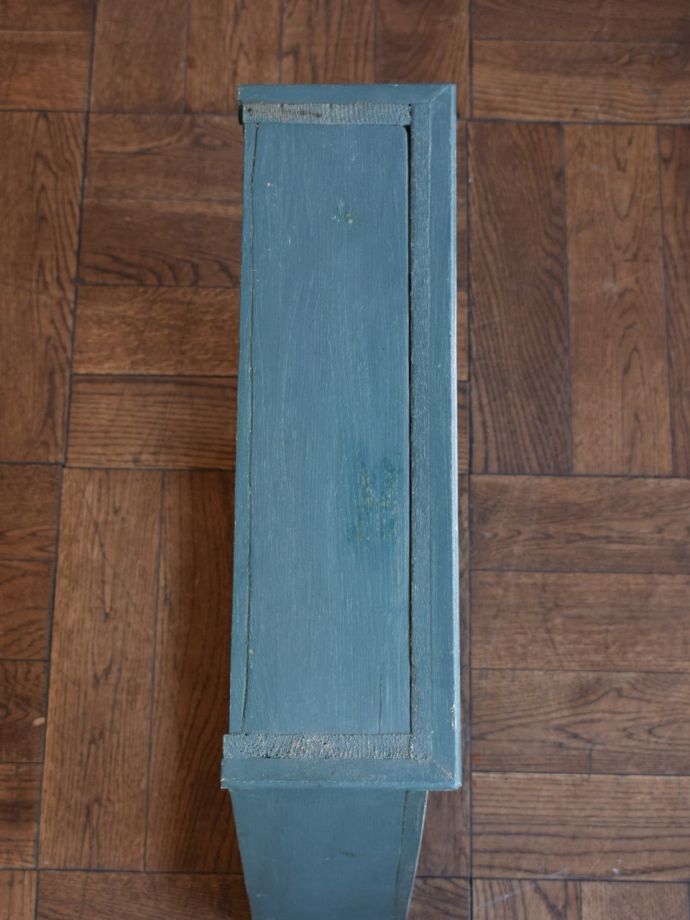 アンティークのウォールシェルフの天板
