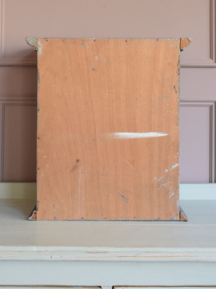 ウォールキャビネットの裏