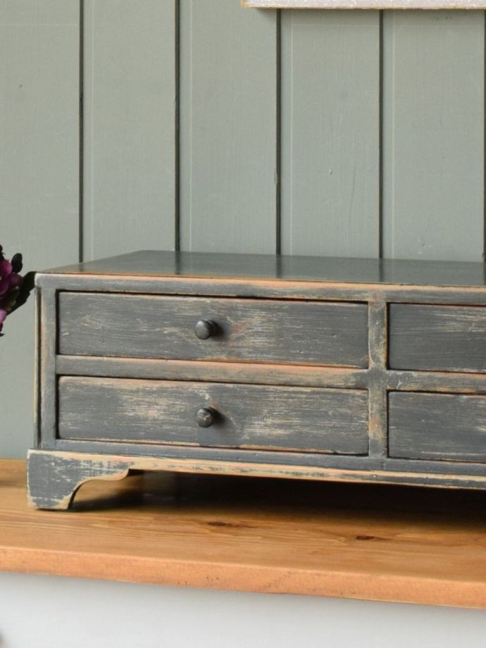 英国アンティークの卓上ミニチェスト、おしゃれなペイントのスモール