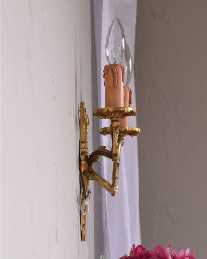 壁付けブラケット 照明・ライティング フランス輸入の壁付け照明、2灯タイプのウォールブラケット(E17シャンデリア球付)。横から見ると・・・壁を彩るシャンデリアは横から見てもステキです。(h-332-z)