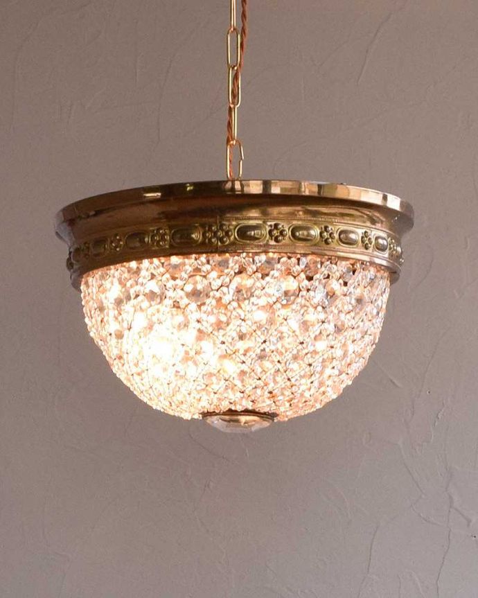 シャンデリア　照明・ライティング　真鍮×ガラスパーツ（３灯）アンティークプチシャンデリア（Ｅ17シャンデリア球付）。しっかりオーバーホウルしましたHandleのシャンデリアはアンティーク専門の職人が時間をかけて日本仕様に修理しています。(h-342-z)