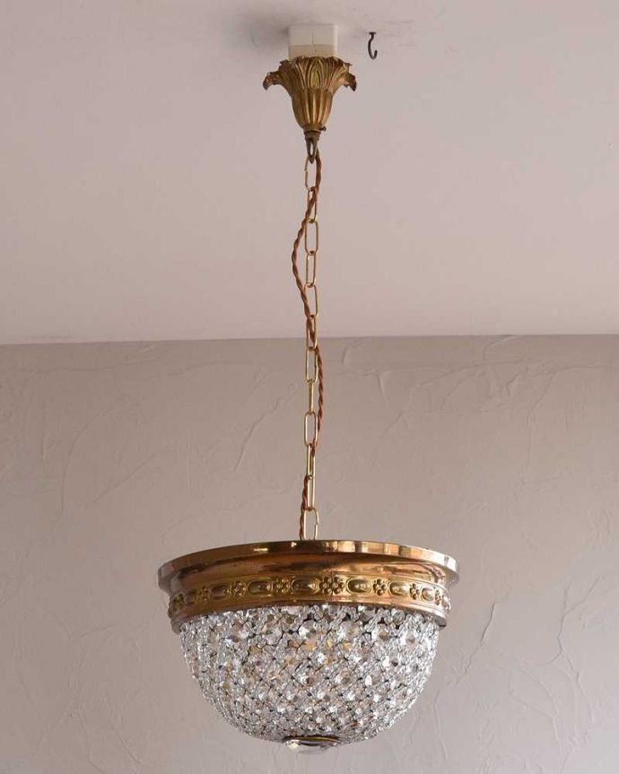 シャンデリア　照明・ライティング　真鍮×ガラスパーツ（３灯）アンティークプチシャンデリア（Ｅ17シャンデリア球付）。簡単に取り付け出来ます自分でも取り付け出来るように引っ掛けシーリング仕様に加工し真鍮のカバーもついています。(h-342-z)