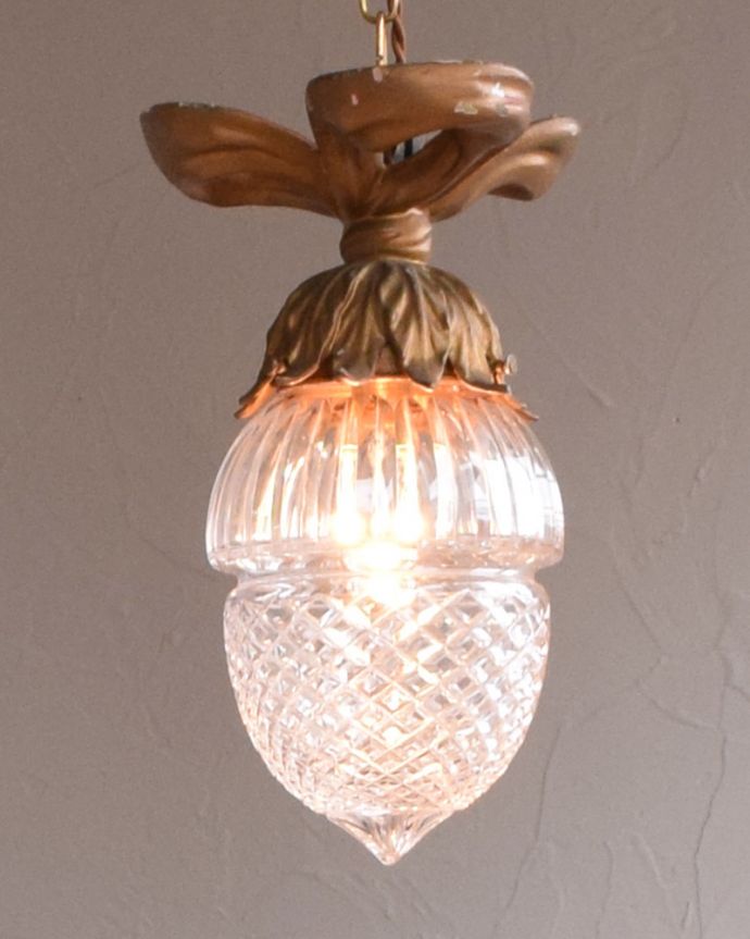 シャンデリア 照明・ライティング お花のツボミのようなシルエットアンティークペンダントライト(1灯)(E17シャンデリア球付)。めずらしい形の1点もののアンティークゴージャスな雰囲気がフランスらしいめずらしいデザインのガラスシェードの照明です。(h-346-z)