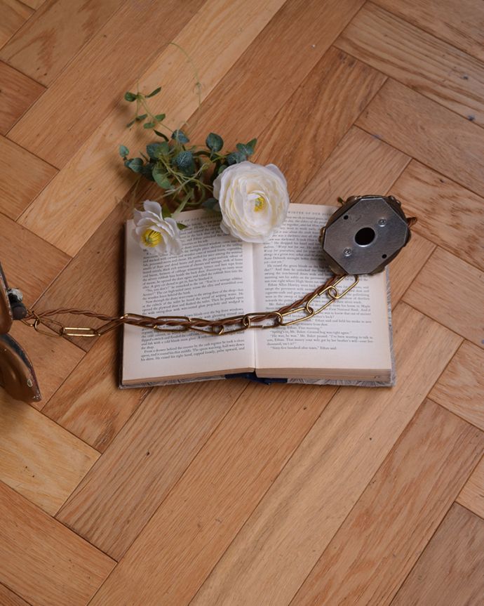 シャンデリア 照明・ライティング お花のツボミのようなシルエットアンティークペンダントライト(1灯)(E17シャンデリア球付)。直結タイプでお届けします日本仕様で配線しました。(h-346-z)