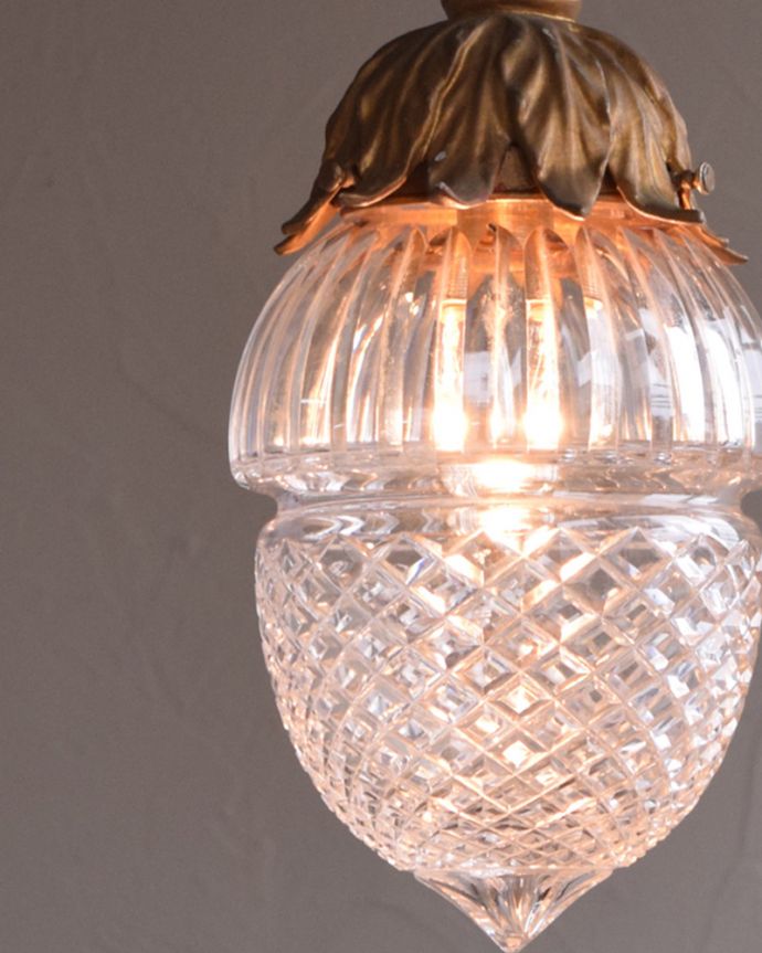 シャンデリア 照明・ライティング お花のツボミのようなシルエットアンティークペンダントライト(1灯)(E17シャンデリア球付)。使えるものだけ選んできましたアンティークなのでキズや汚れ、カケなどは必ずありますが、使えると判断したものだけを吟味して選んできました。(h-346-z)