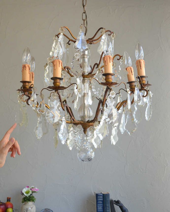 シャンデリア　照明・ライティング　ビーズが煌くフランスのアンティークシャンデリア(8灯)（Ｅ17シャンデリア球付） 。。(h-347-z)