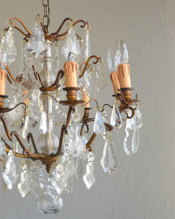 シャンデリア　照明・ライティング　ビーズが煌くフランスのアンティークシャンデリア(8灯)（Ｅ17シャンデリア球付） 。。(h-347-z)